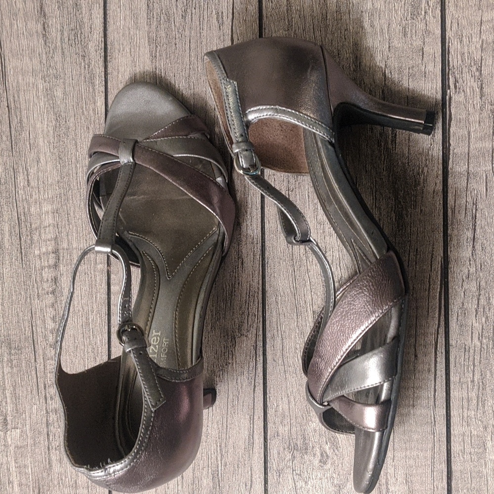 Naturalizer Princeton T-strap Heels